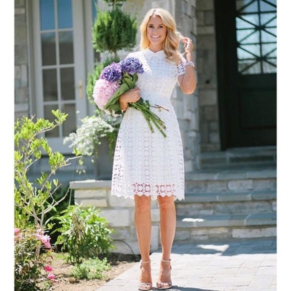 Feminine Lace Dress - Picture 3 of 6